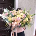 flower-box-z-gozdzikow-i-eustomy-usmiechnij-sie.jpg