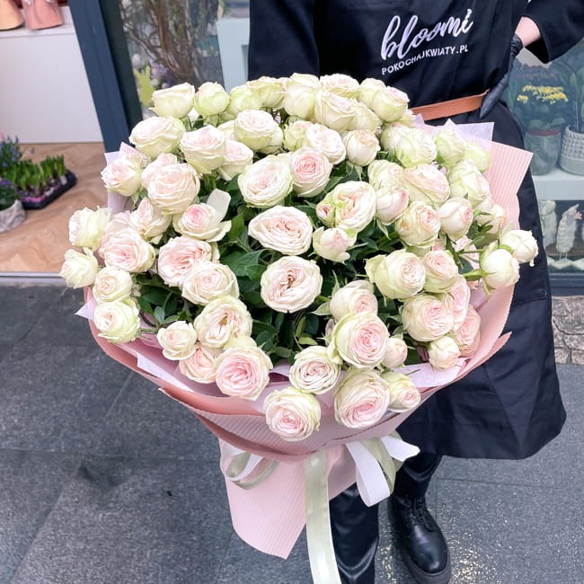 Bukiet kremowych róż w bukiecie