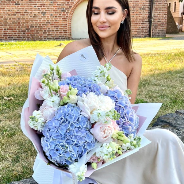 Autorski bukiet z niebieską hortensją - MŁODA PARA