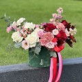 Biało-czerwone róże flower box