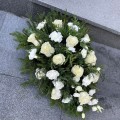 Wiązanka na pogrzeb z białymi kwiatami