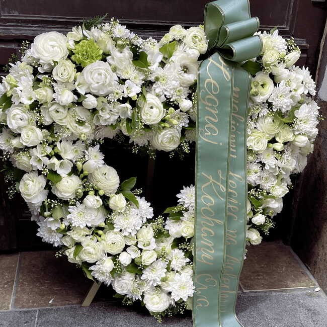 Biały wieniec serce