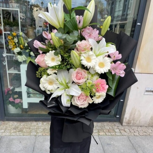 Bukiet kondolencyjny z lilią i różami - ZADUMA
