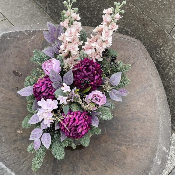 Stroik na grób ze sztucznych kwiatów na naturalnej bazie - KWIATOWY HOŁD