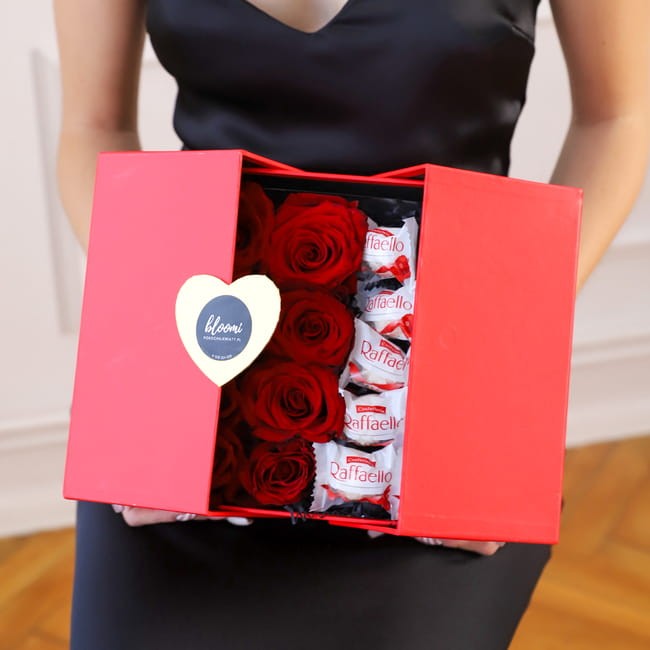 Róże i Raffaello w pudełku