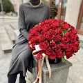Czerwone róże flower box