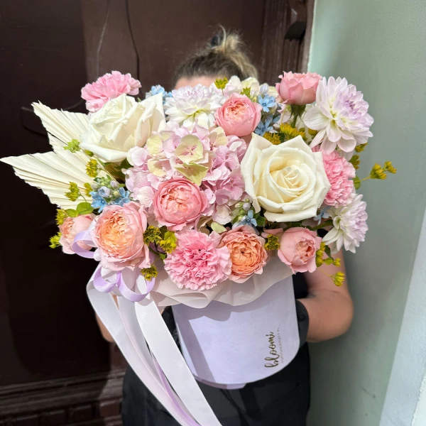 PUDROWY OGRÓD flower box z hortensją i różami