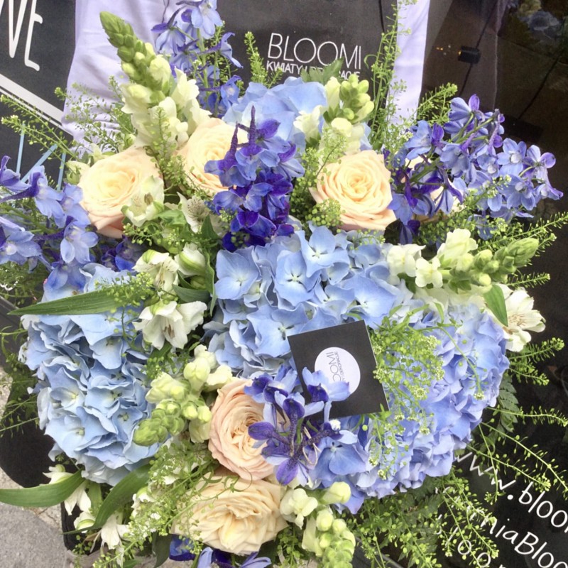 BŁĘKITNA RAPSODIA Bukiet wielokwiatowy z hortensją
