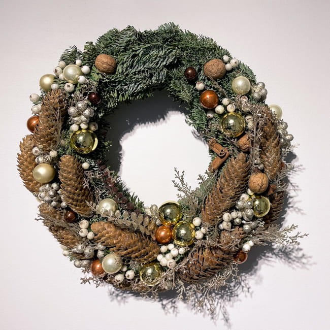 wianek-swiateczny-z-szyszkami.jpg
