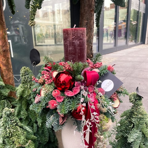 Stroik świąteczny z czerwoną świecą - OGIEŃ W KOMINKU