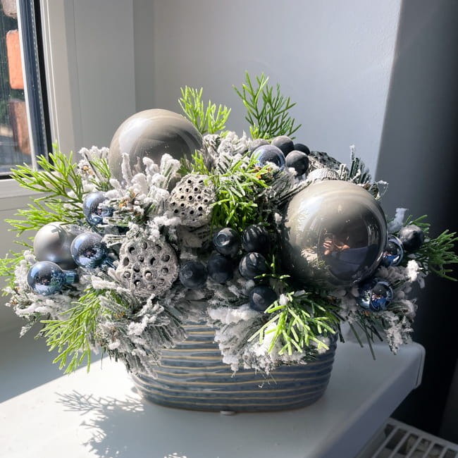 swiateczny-stroik-z-duzymi-bombkami.jpg