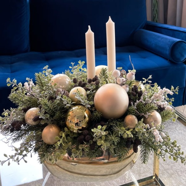 Stroik świąteczny z kremowymi świeczkami - UROK ŚWIĄT