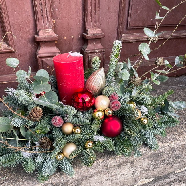 bozonarodzeniowy-stroik-z-czerwona-swieca.jpg