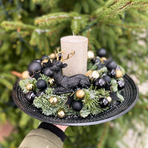 Stroik świąteczny na paterze - ODPOCZYNEK WŚRÓD BOMBEK