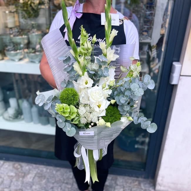 Minimalistyczny autorski bukiet kwiatów