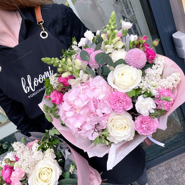 Bukiet z różową hortensją.