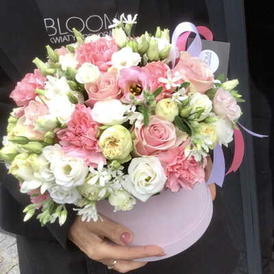 Piękne pudełko kwiatowe.