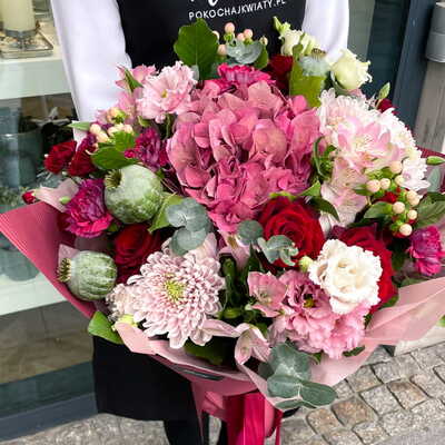 Bukiet z fuksjową hortensją