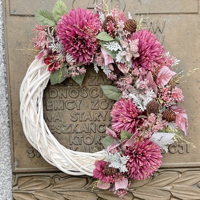 Wiklinowy wianek na grób
